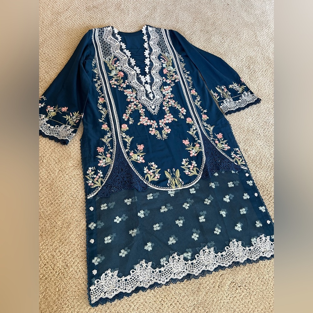 Embroidered Teal Blue Dress with Dupatta brand Saira Shakira India Pakistani - Picture 11 of 17